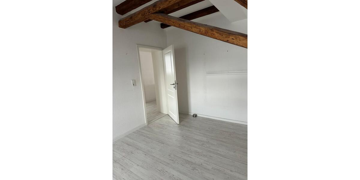 Dachgeschoßwohnung Gummersbach Berstig Süd - 4 Zimmer, 140 m&sup2;, 1.450&euro; | Angebot:25280154