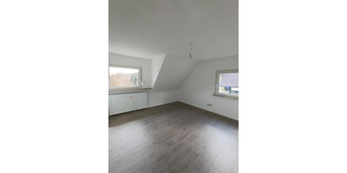 Dachgeschoßwohnung Gummersbach Berstig Süd - 4 Zimmer, 85 m&sup2;, 850&euro; | Angebot:25900207