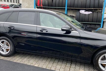 Mercedes-Benz 220 190.000 km 13.899 &euro; Gummersbach 51643