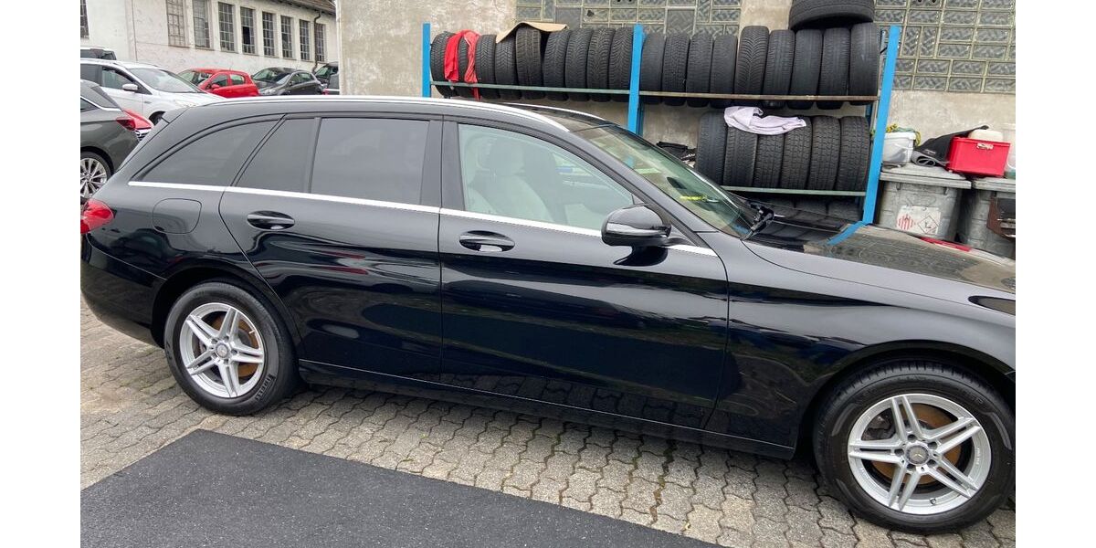 Mercedes-Benz 220 190.000 km 13.899 &euro; Gummersbach 51643