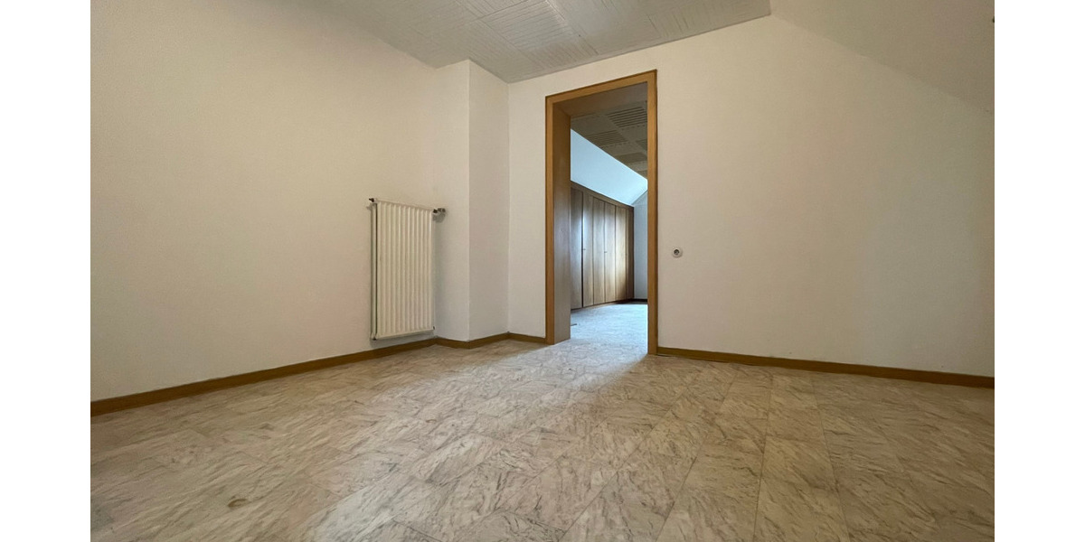 Mehrfamilienhaus, Wohnhaus Balve - 8 Zimmer, 229 m&sup2;, 319.000&euro; | Angebot:25703440