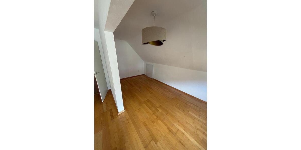 Dachgeschoßwohnung Lüdenscheid - 3.5 Zimmer, 86 m&sup2;, 700&euro; | Angebot:26699637