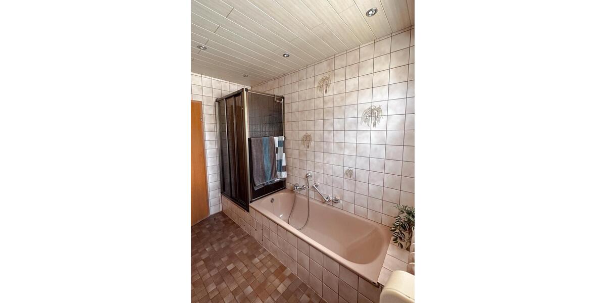 Dachgeschoßwohnung Halver - 4 Zimmer, 105 m&sup2;, 198.000&euro; | Angebot:27298978