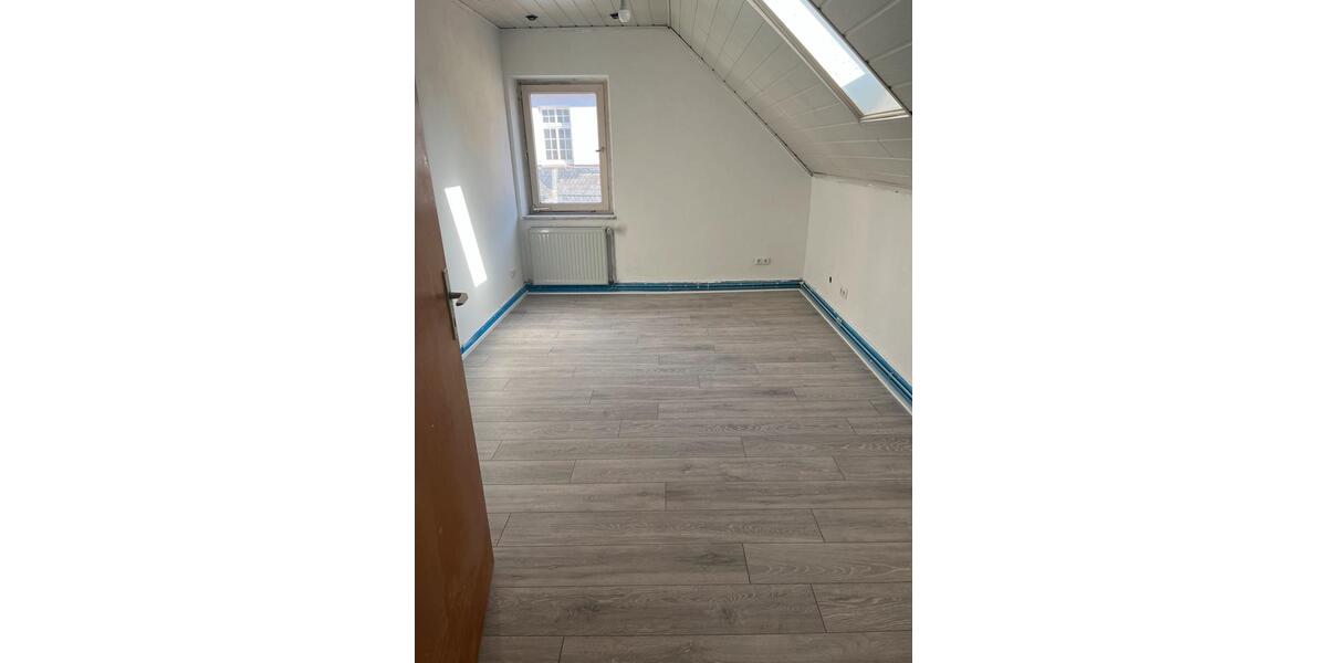 Dachgeschoßwohnung Hagen Hagen-Mitte - 5 Zimmer, 110 m&sup2;, 750&euro; | Angebot:25919992