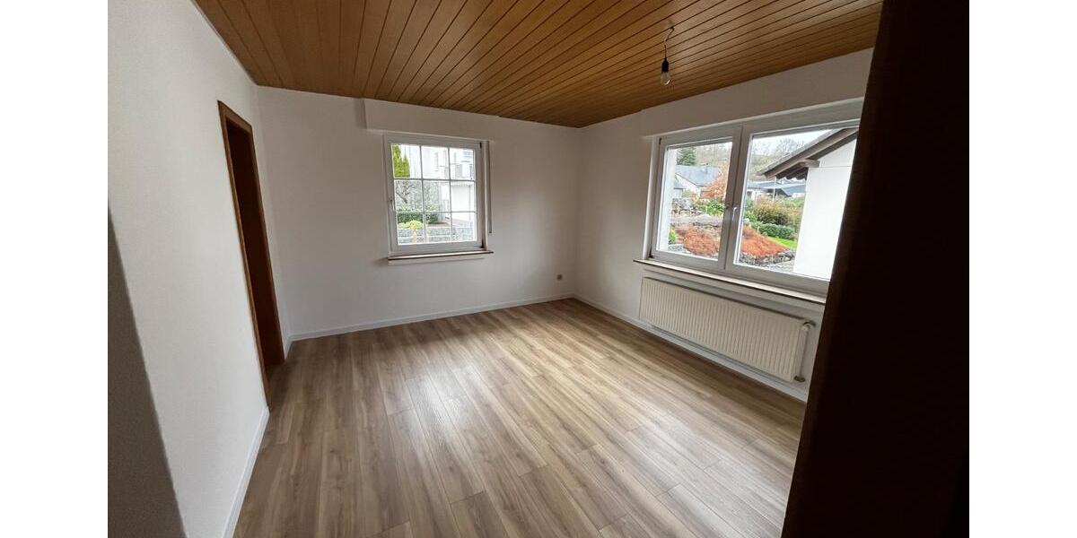 Etagenwohnung Finnentrop - 6 Zimmer, 145 m&sup2;, 980&euro; | Angebot:26005052
