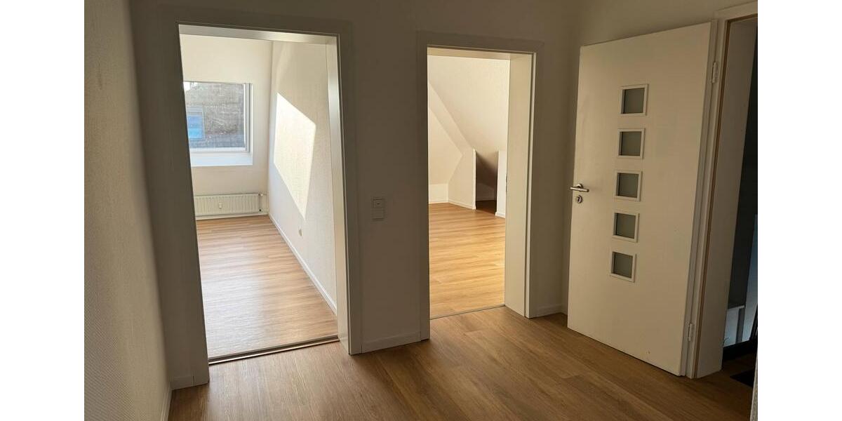Dachgeschoßwohnung Iserlohn Sümmern - 3 Zimmer, 134 m&sup2;, 1.500&euro; | Angebot:27536600