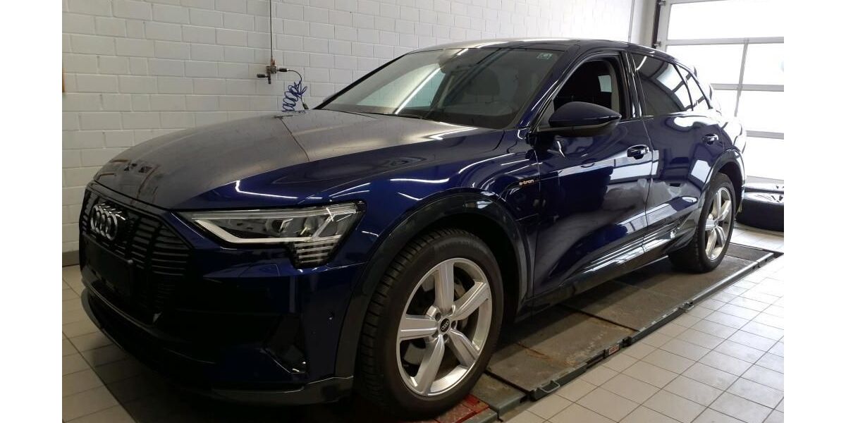 Audi e-tron 48.682 km 31.544 &euro; Hagen 58091
