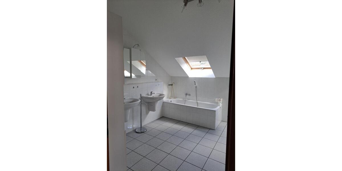 Etagenwohnung Lindlar - 3 Zimmer, 130 m&sup2;, 1.400&euro; | Angebot:25929431