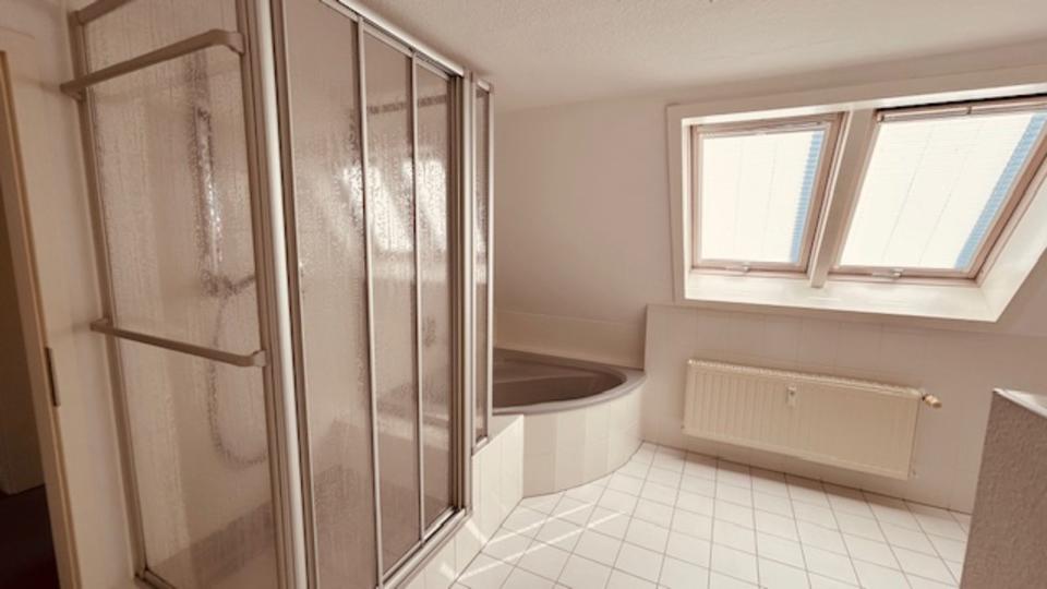 Etagenwohnung Halver - 3 Zimmer, 117 m&sup2;, 900&euro; | Angebot:23226715