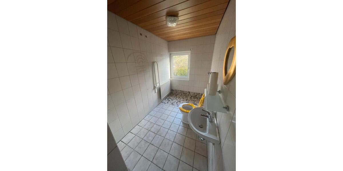 Einfamilienhaus Gummersbach Berstig Süd - 7 Zimmer, 158 m&sup2;, 179.000&euro; | Angebot:23705573