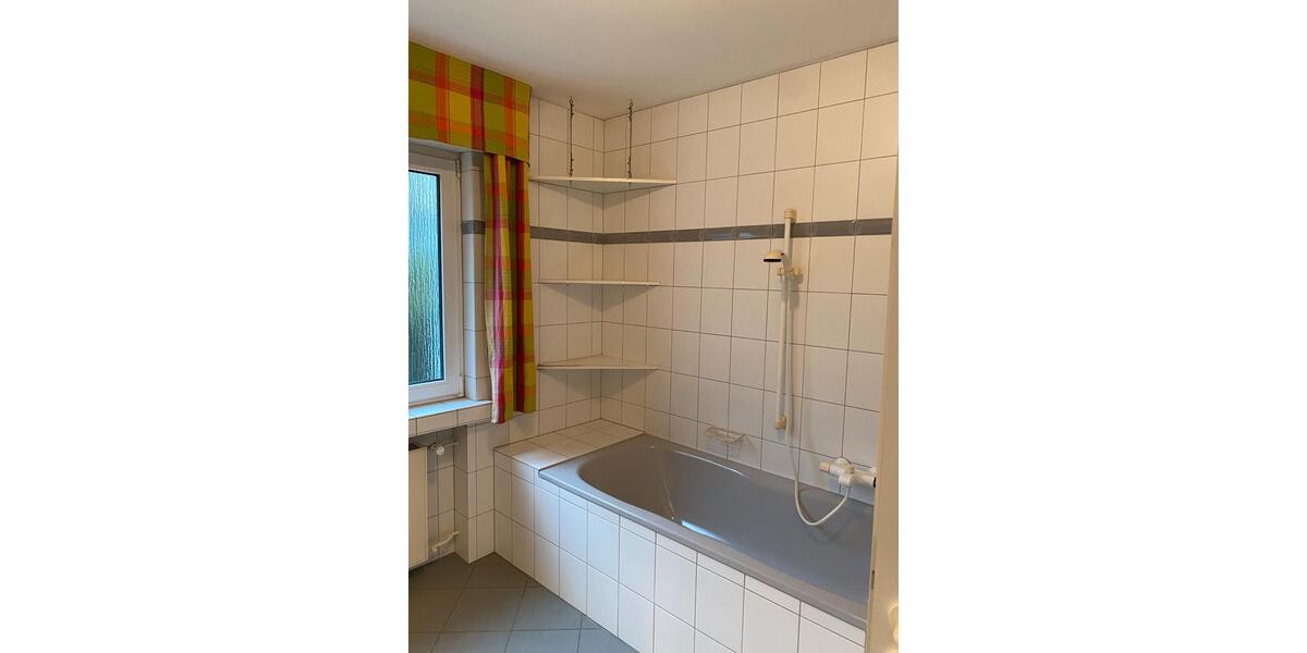 Etagenwohnung Gummersbach Hepel - 3 Zimmer, 140 m&sup2;, 1.180&euro; | Angebot:25719971