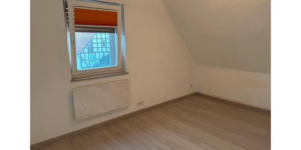 Dachgeschoßwohnung Balve - 3 Zimmer, 75 m&sup2;, 500&euro; | Angebot:23735715