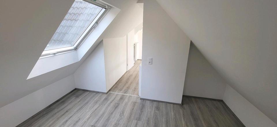 Etagenwohnung Engelskirchen - 4.5 Zimmer, 100 m&sup2;, 1.000&euro; | Angebot:25406261