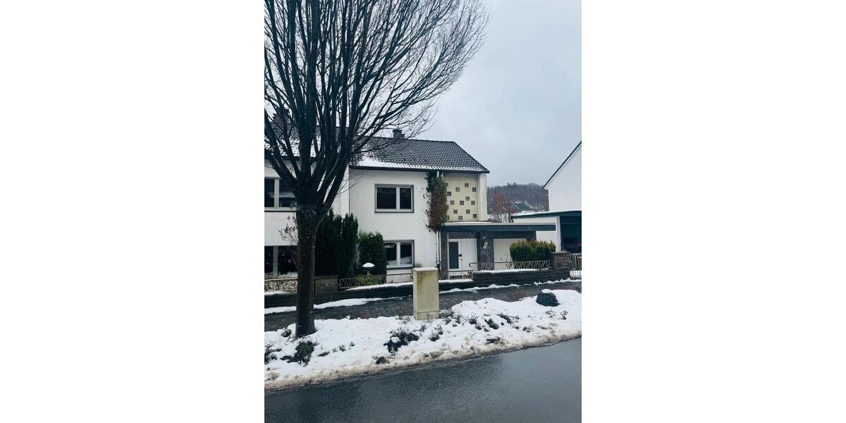 Doppelhaushälfte Sundern (Sauerland) - 4.5 Zimmer, 200 m&sup2;, 920&euro; | Angebot:25935964