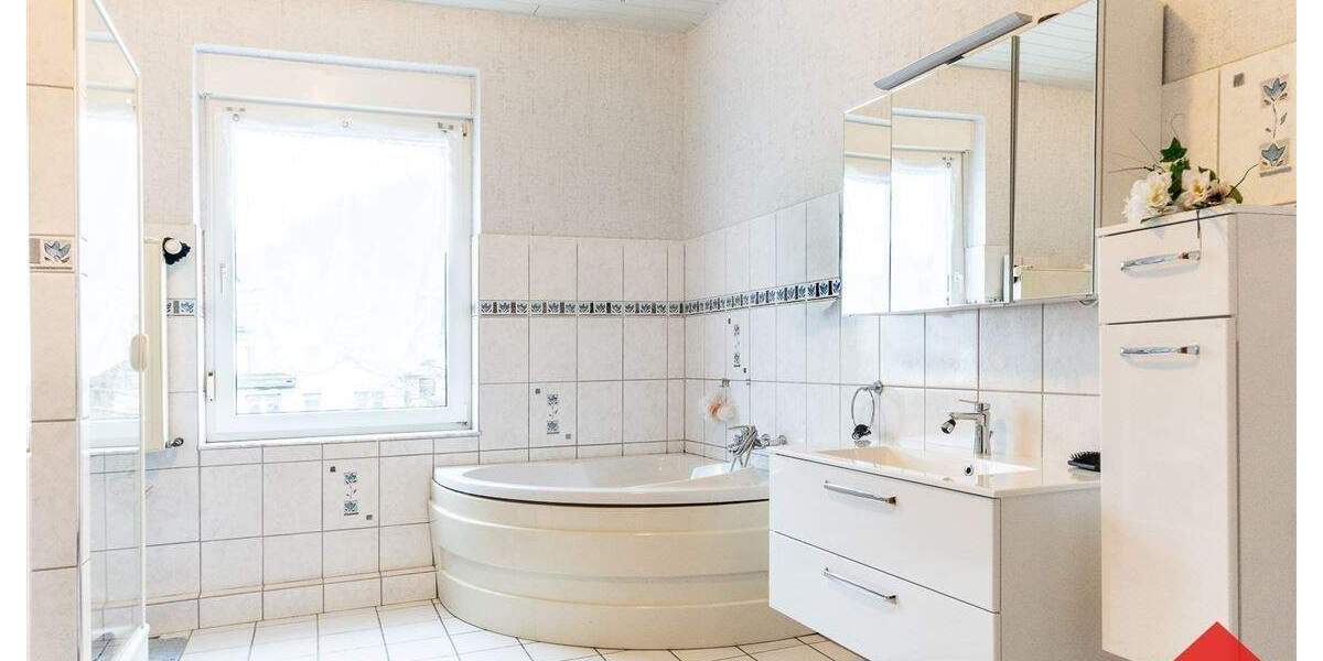 Vermietetes Mehrfamilienhaus in zentraler Lage von Kierspe - Mehrfamilienhaus, Wohnhaus Kierspe Kierspe Bahnhof | Angebot:24685622